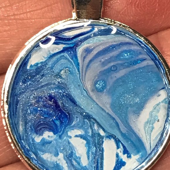 NWOT Wearable Art Necklace, Fluid Art Pendant - Picture 7 of 12